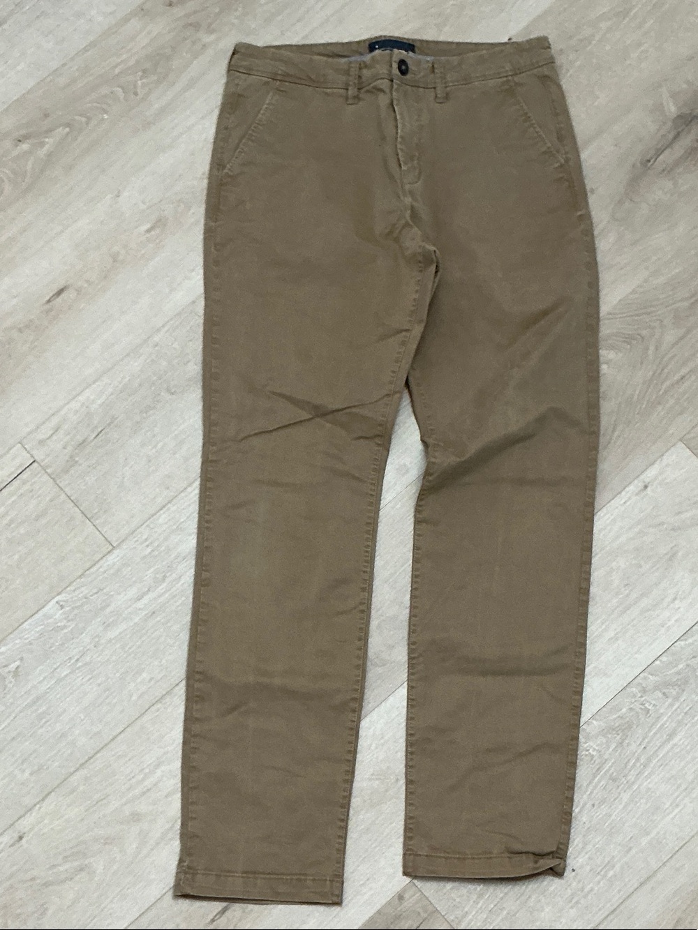 Aeropostale Men's Tan Chino Pants